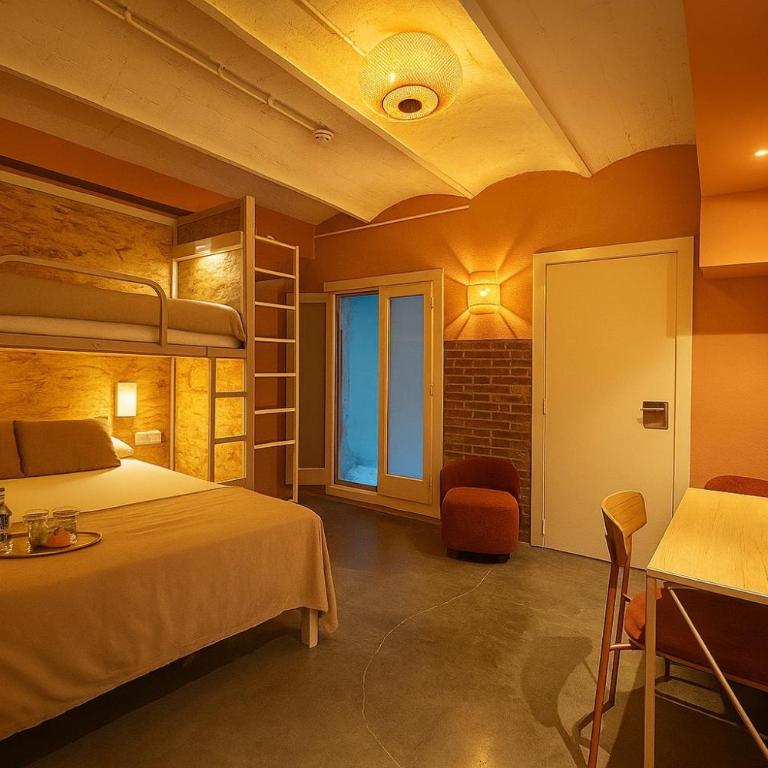 The Loft House Barcelona - Triple Room with Private Bathroom - 1