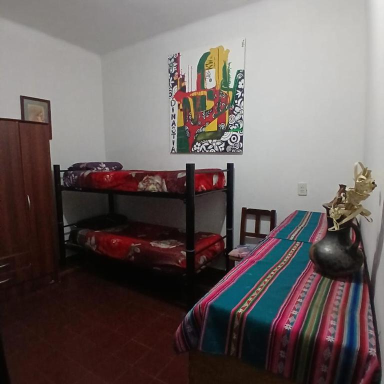 HOSTEL JUJUY - Habitación Familiar con baño privado - 1