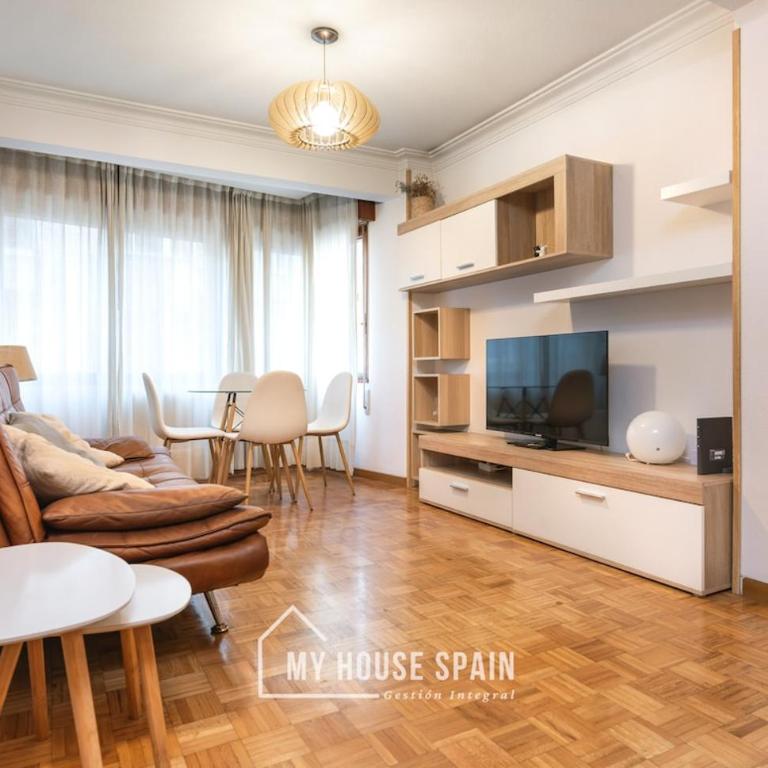 MyHouseSpain - Piso amplio en el centro de Gijón - Apartamento de 3 dormitorios - 4