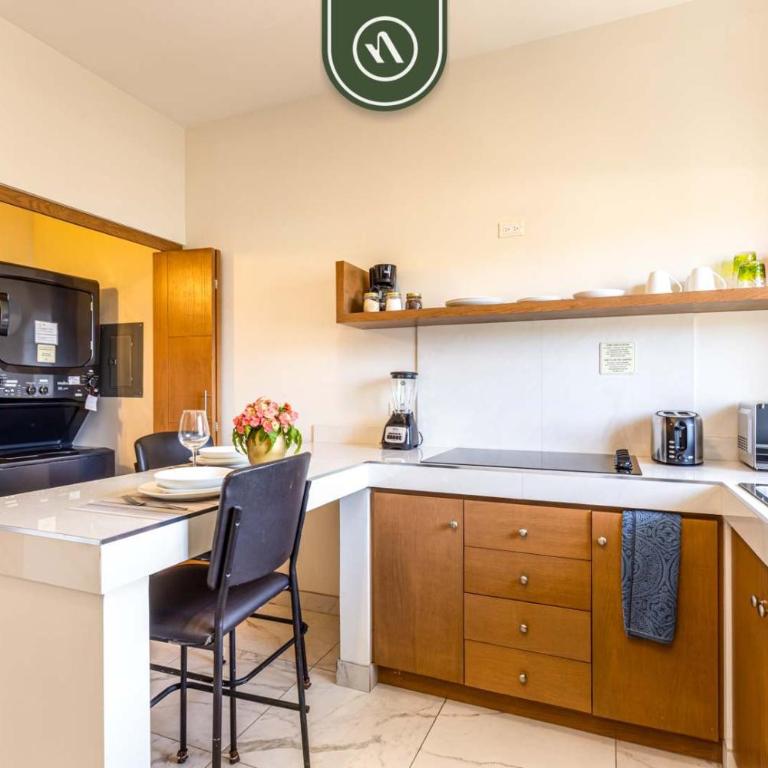 Centric 1BR Condo in Downtown Cabo - Rooftop Pool - Casa - 2