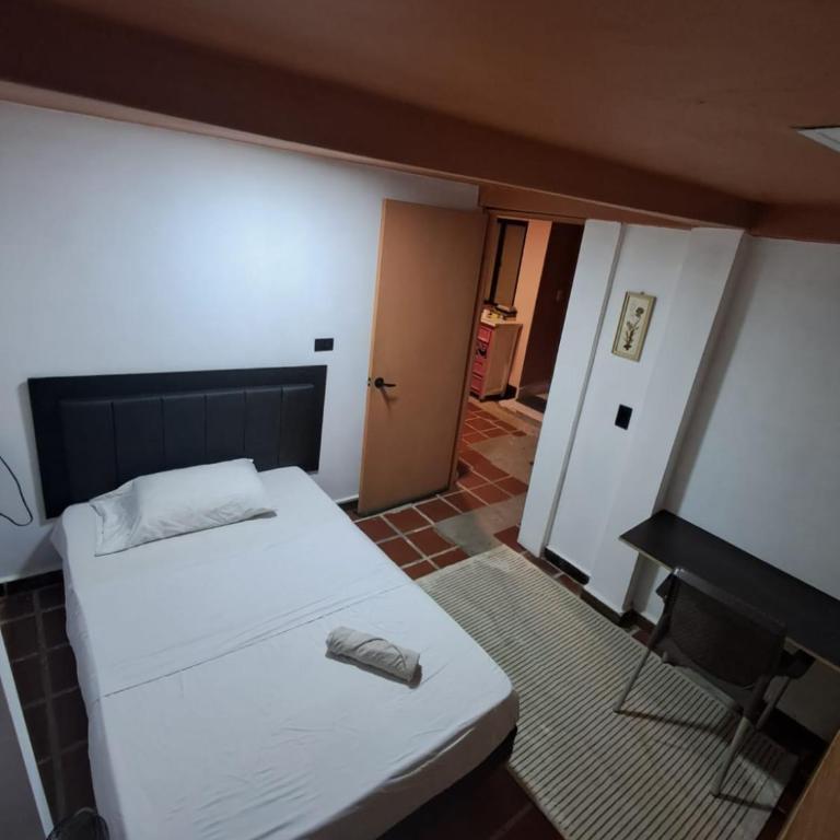 Hostal Casa Primavera - Habitación Individual con baño compartido - 1