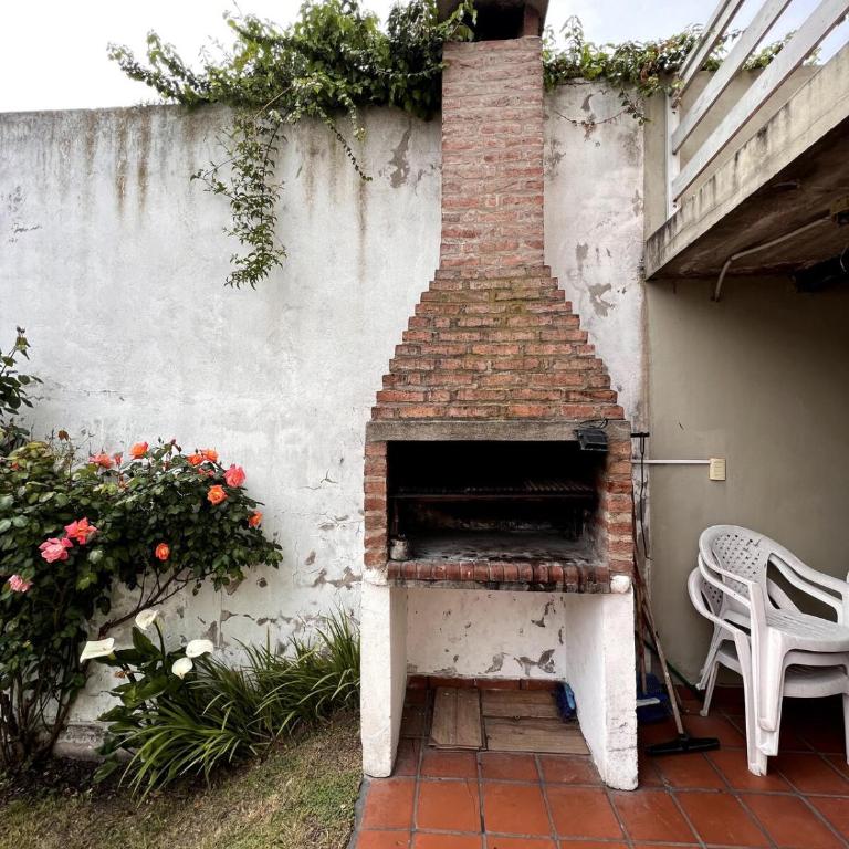 Casa amplia en el corazón de Güemes - Three-Bedroom House - 10
