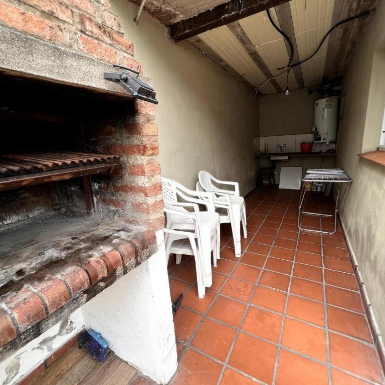 Casa amplia en el corazón de Güemes - Three-Bedroom House - 13
