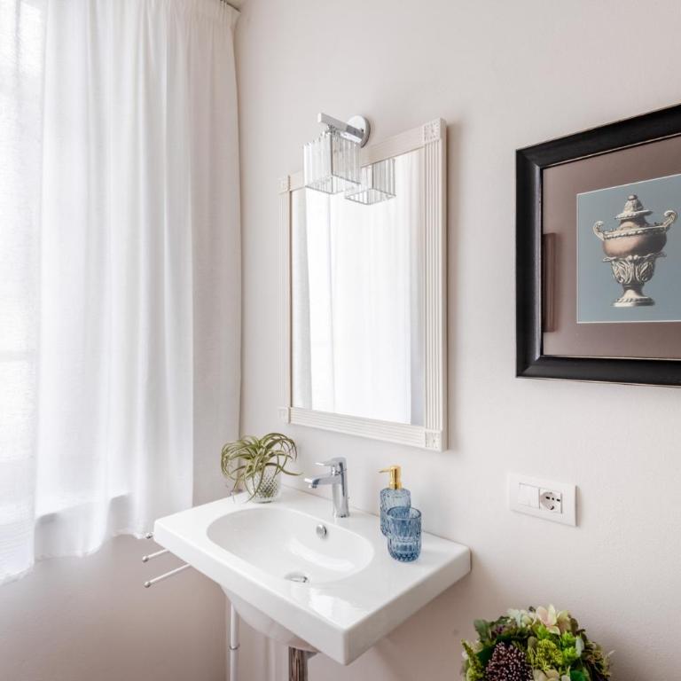The Frescoed Tale, 3 Bedrooms Apartment - Three-Bedroom Deluxe Apartment - 54