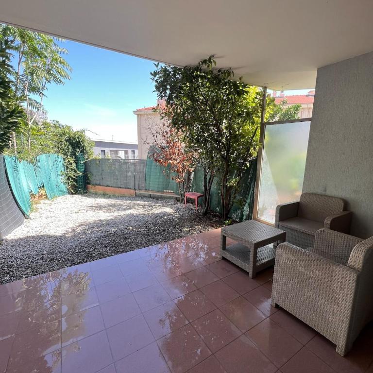 Grand studio avec terrace et parking - Studio Apartment - 5