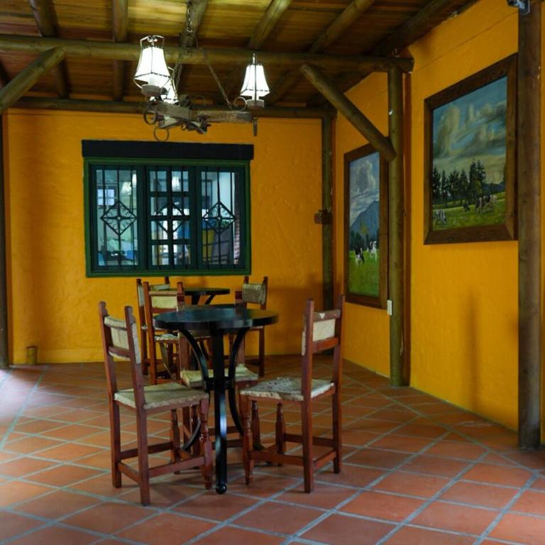 Portofino mountain retreat near Medellín - Five-Bedroom House - 7