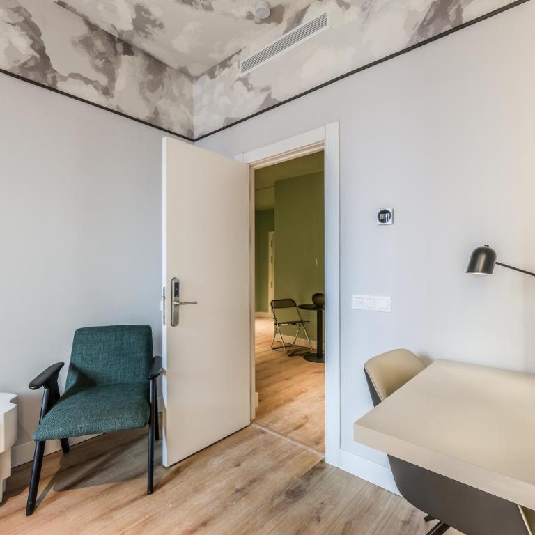 AmazINN Collection Madrid Plaza Mayor - Apartamento Deluxe de 2 dormitorios con balcón - 5
