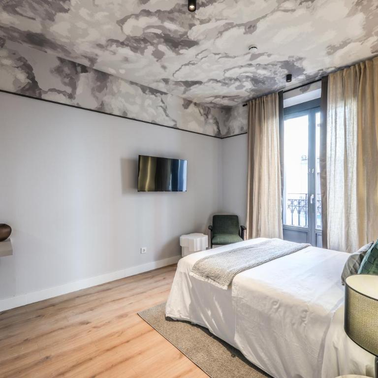 AmazINN Collection Madrid Plaza Mayor - Apartamento Deluxe de 2 dormitorios con balcón - 11