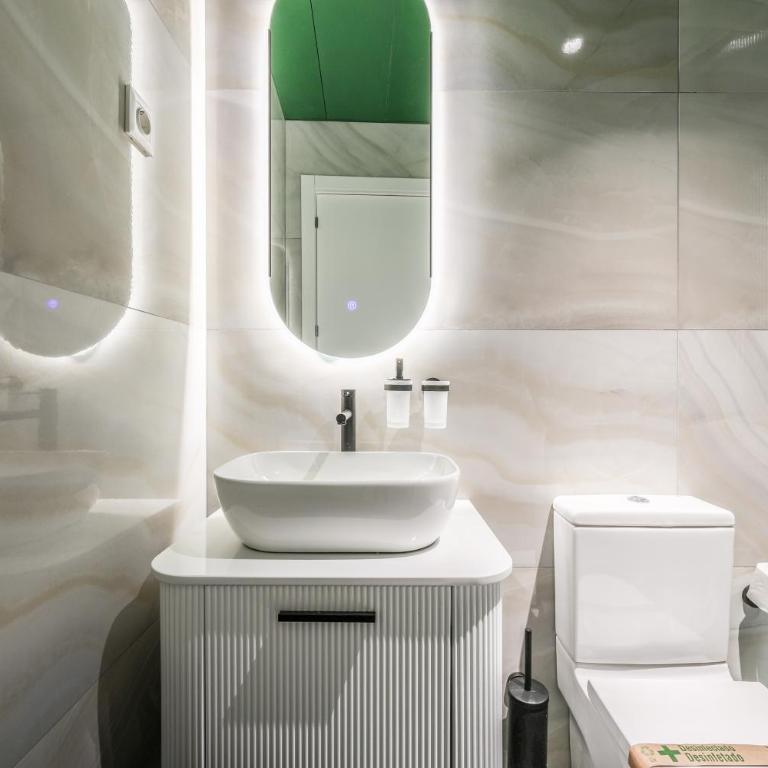 AmazINN Collection Madrid Plaza Mayor - Apartamento Deluxe de 2 dormitorios con balcón - 24