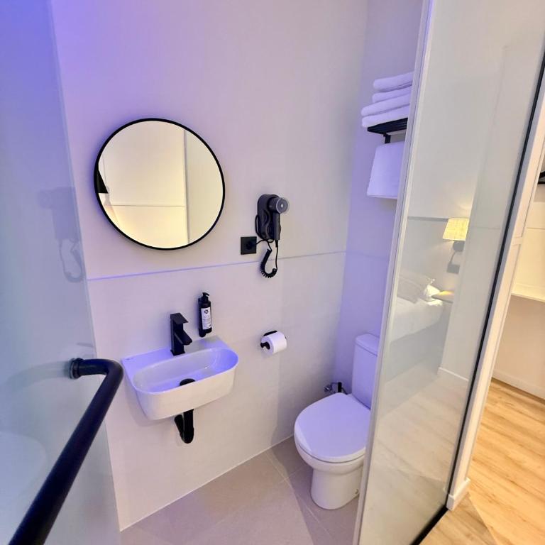 Mucho Madrid - Classic Double Room with Balcony and Views - 6