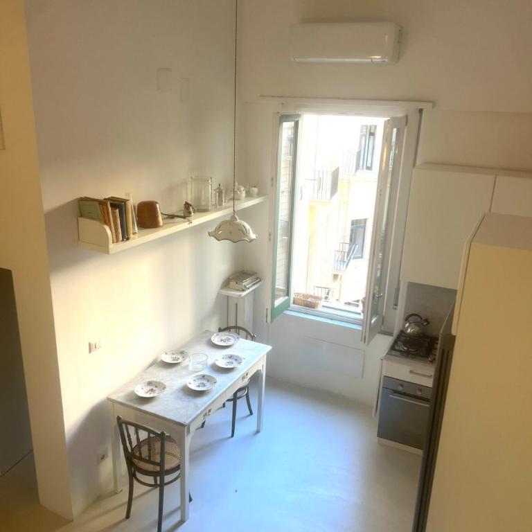 Alice's new studio apartment in the center of Chiaia - One-Bedroom Apartment - 22