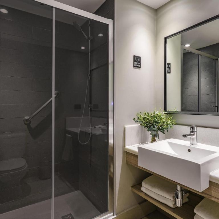 Pullman Santiago Vitacura - Habitación Superior con cama extragrande - 4