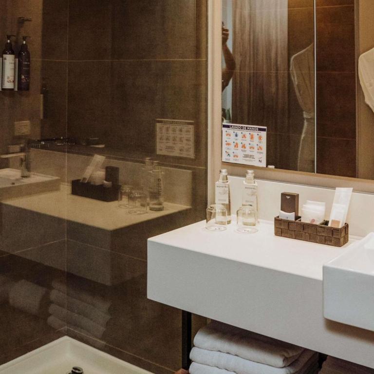 Novotel Medellin El Tesoro - Habitación Doble Executive con 2 camas dobles - 5