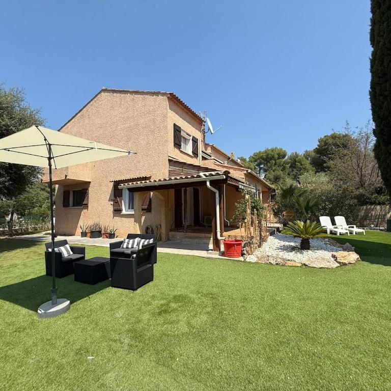 Family Apartment by the Sea with Garden - Maison de Vacances - 1