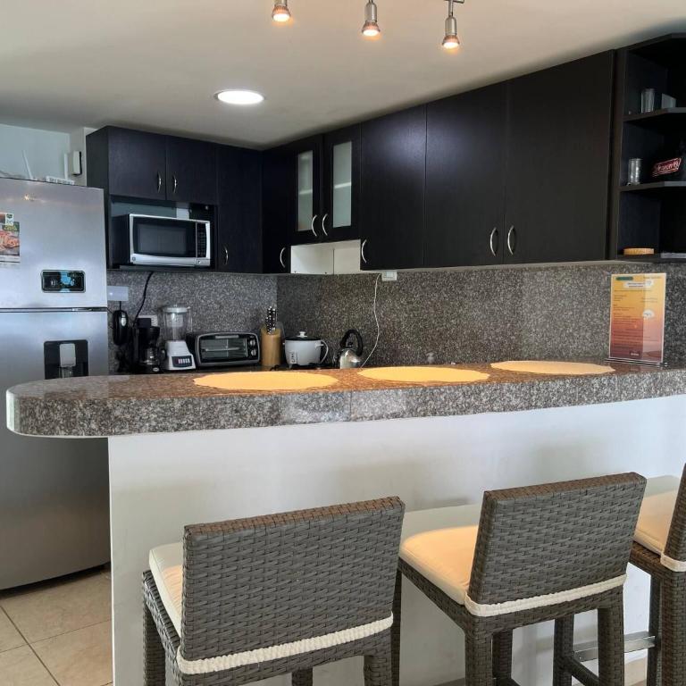 Beach front Ocean view, pool Family Apt Salinas - Apartment - 10