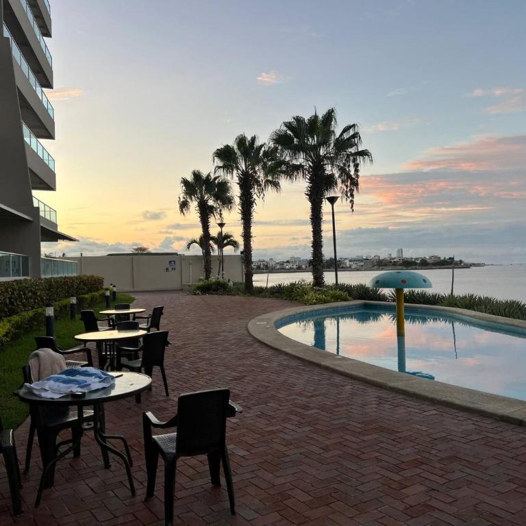 Beach front Ocean view, pool Family Apt Salinas - Apartment - 50