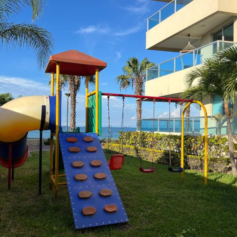 Beach front Ocean view, pool Family Apt Salinas - Apartment - 4
