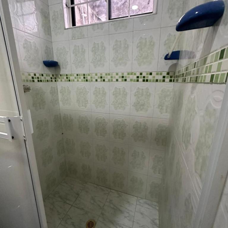 Apartamento con cinco habitaciones y parqueadero - Apartamento - 27