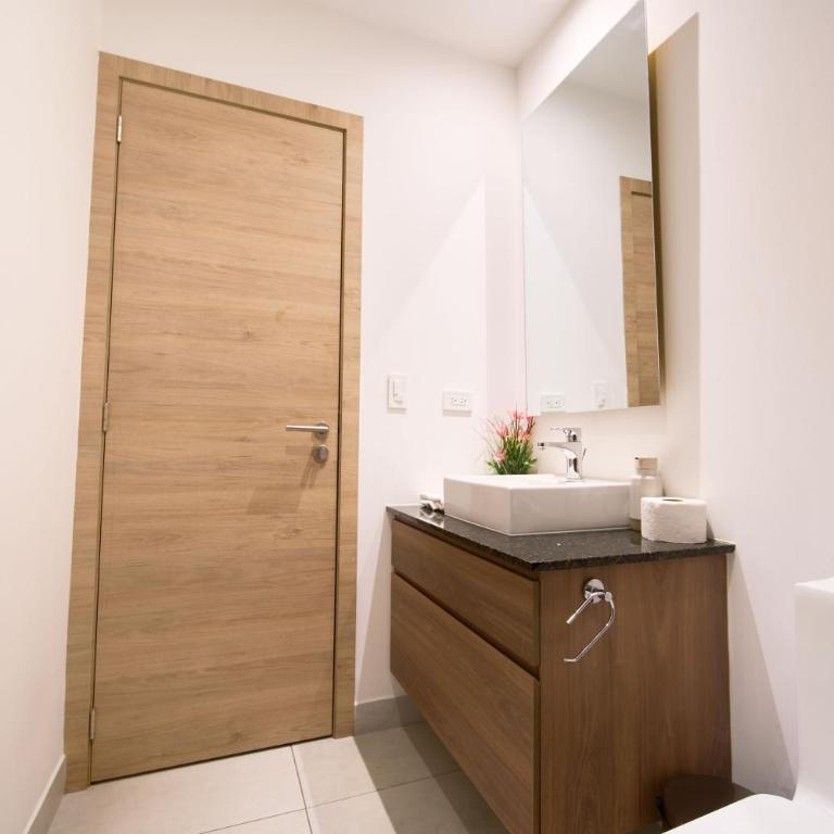 Sky Suite-Balcony - One-Bedroom Apartment - 6