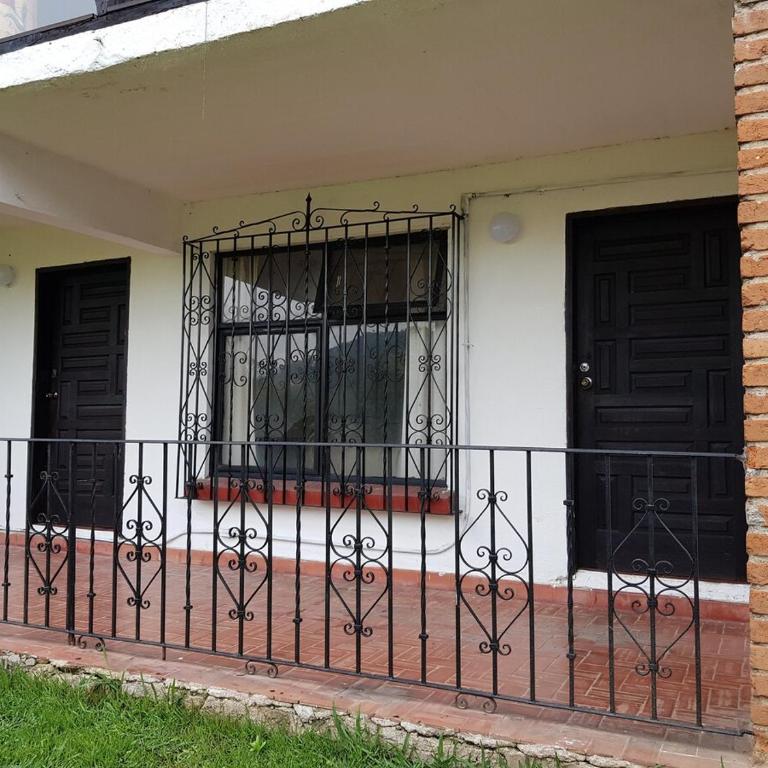 Casa Grande, Casita, Gran Jardín, Juegos para 19 personas en el Pueblo - Casa de 8 dormitorios - 5