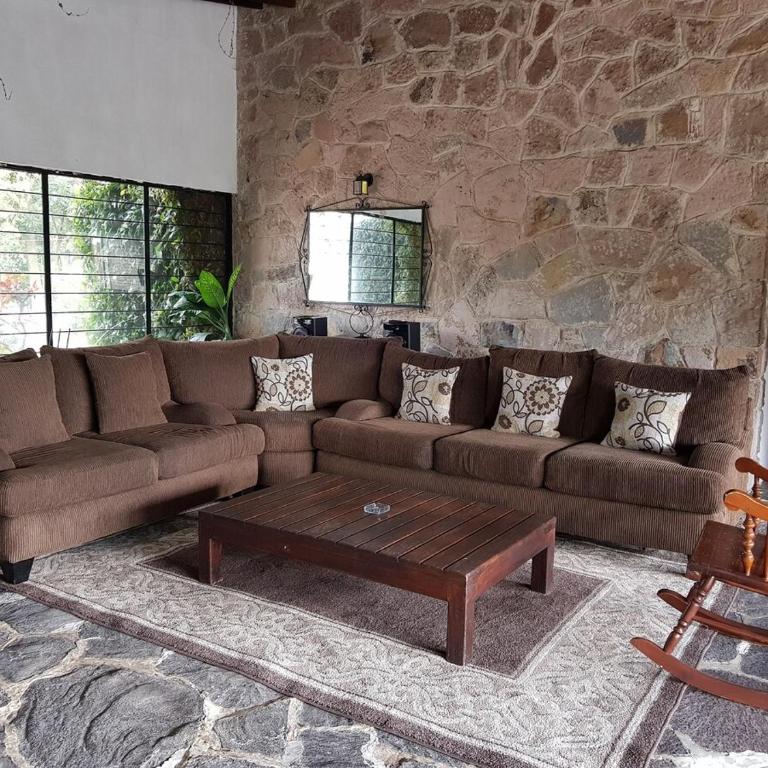 Casa Grande, Casita, Gran Jardín, Juegos para 19 personas en el Pueblo - Casa de 8 dormitorios - 9