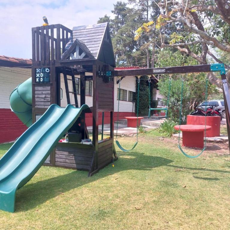 Casa Grande, Casita, Gran Jardín, Juegos para 19 personas en el Pueblo - Casa de 8 dormitorios - 45
