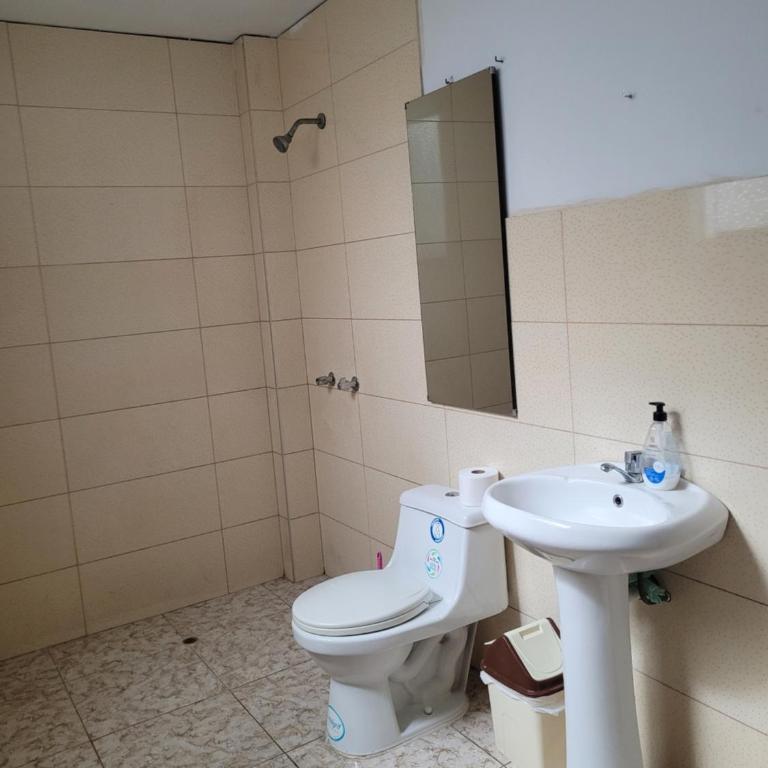 Habitación privada cerca del aeropuerto - One-Bedroom Apartment - 4
