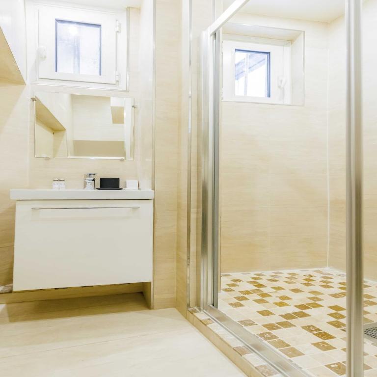 Quiet apartment 1BR 4P - Quartier du Mail - One-Bedroom Apartment - 13