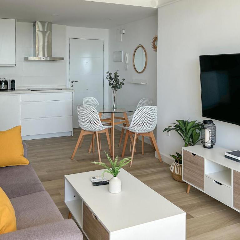 1 Bedroom Lovely Apartment In Benalmadena - Apartamento de 1 dormitorio - 9