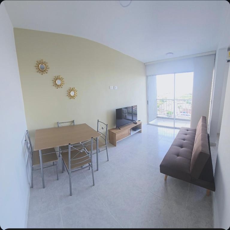 Hermoso apartamento cerca a las playas de Marbella - Three-Bedroom Apartment - 9
