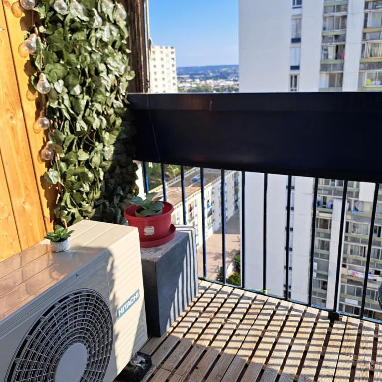 Studio Nimes - Clim - Wifi -Cuisine privatif - parking privé - salle de bain commune- balcon - Studio with Balcony - 30