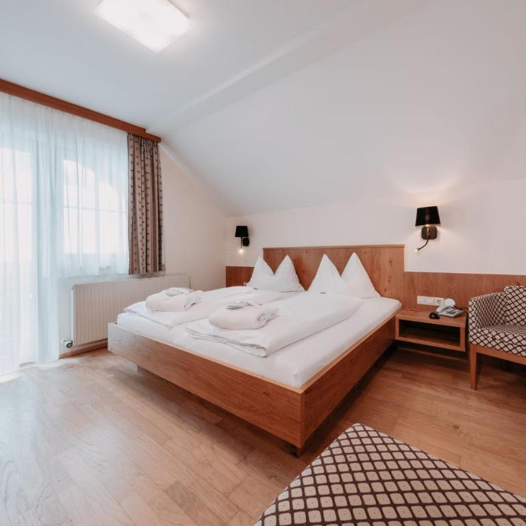 Hotel Schröckerhof - Doppelzimmer mit Balkon - 3
