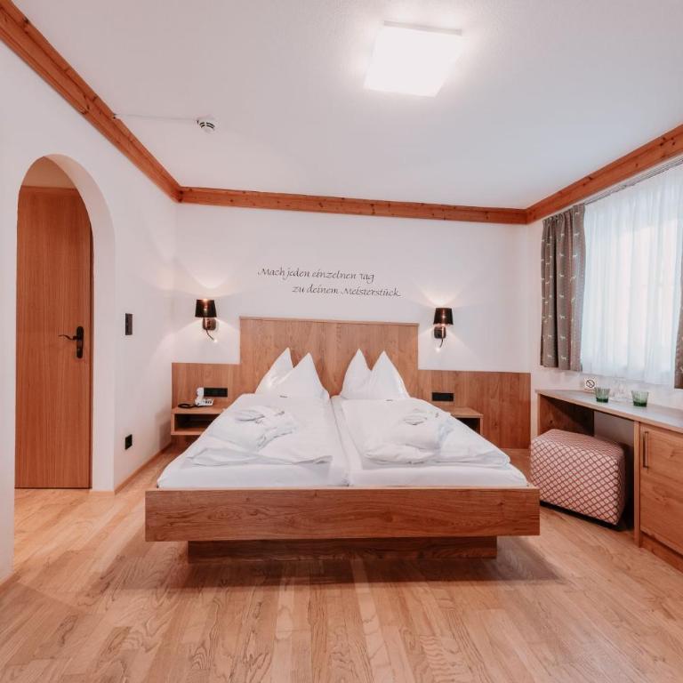 Hotel Schröckerhof - Doppelzimmer mit Balkon - 1