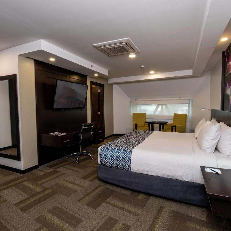 Wyndham Quito Airport - King Room - Mobility Access/Non-Smoking - 5