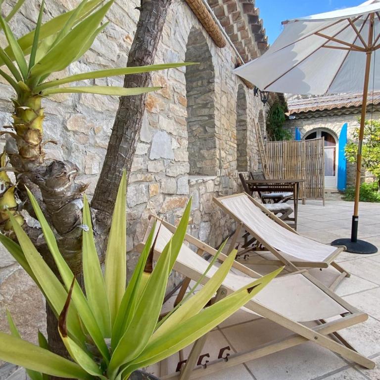 Le Patio aux Oiseaux - Chambre Lit Queen-Size - Vue sur Piscine - 15