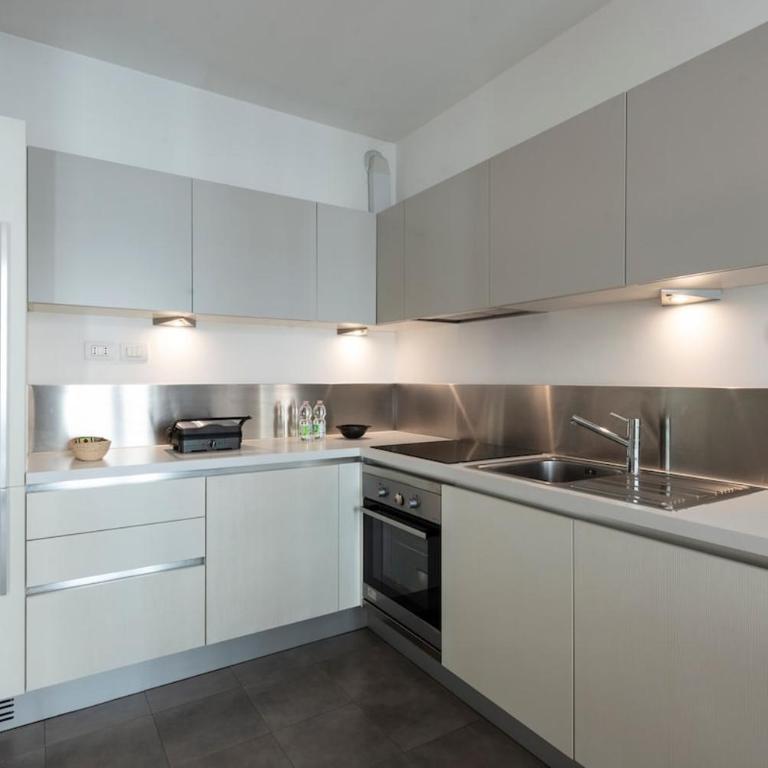 B Home - Elegant Apt with Terrace & Gym - Appartamento con 2 Camere da Letto - 7