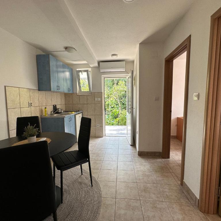 Suzana - Two-Bedroom Apartment - 4