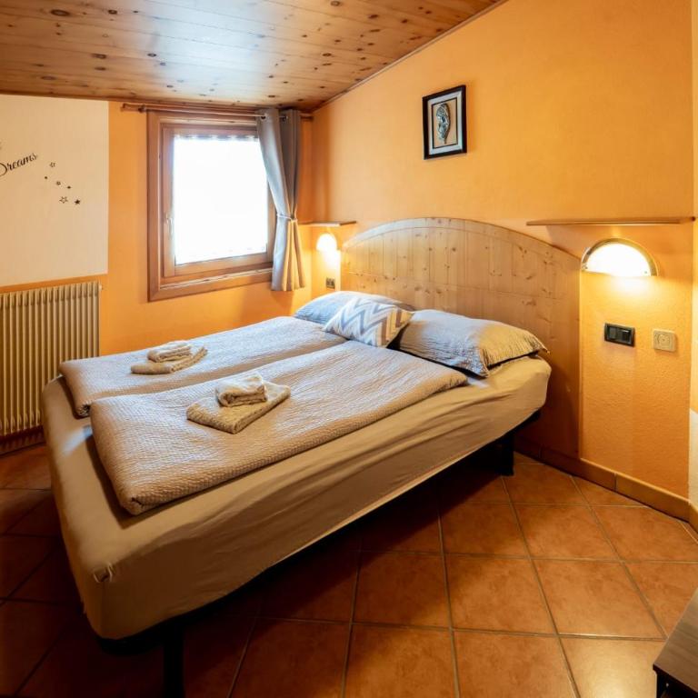 Wood Apartment Balcony - One-Bedroom Apartment - 5