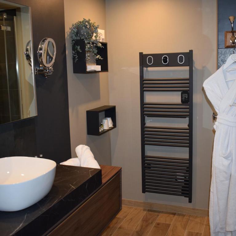 Le Trophée Boutique Hôtel Spa- La Loggia Appart'hôtel - Chambre Signature Lounge Couture - 4