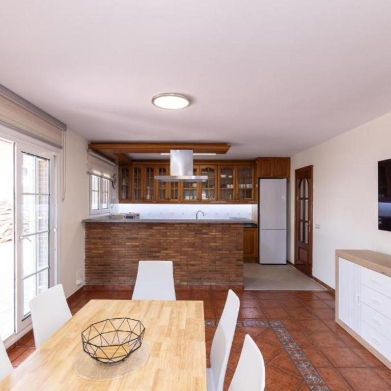 Golden Villa - Vacation Home - 17
