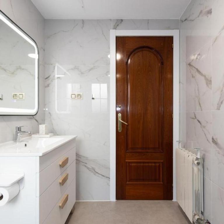 Golden Villa - Vacation Home - 11