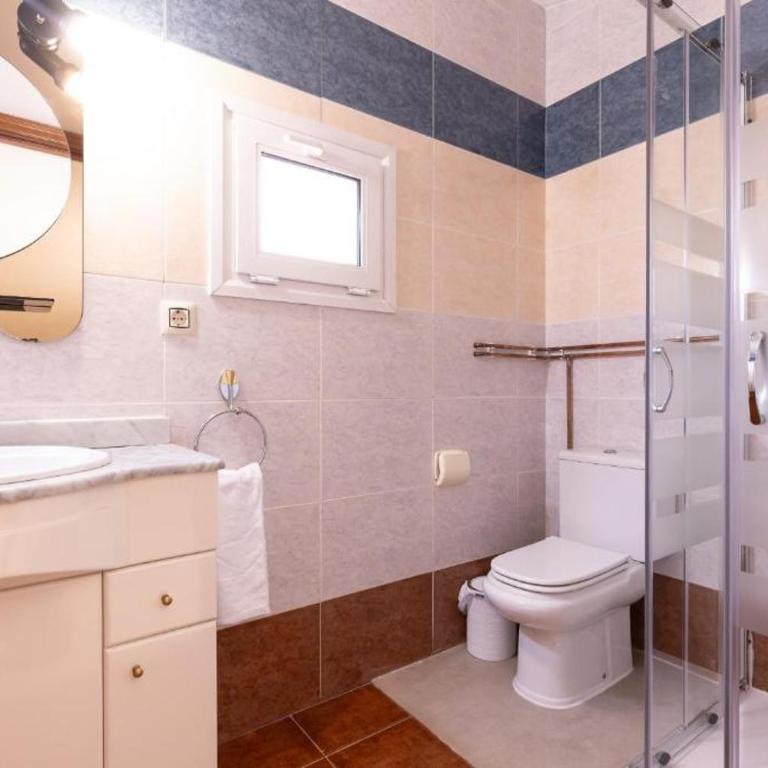 Golden Villa - Vacation Home - 26
