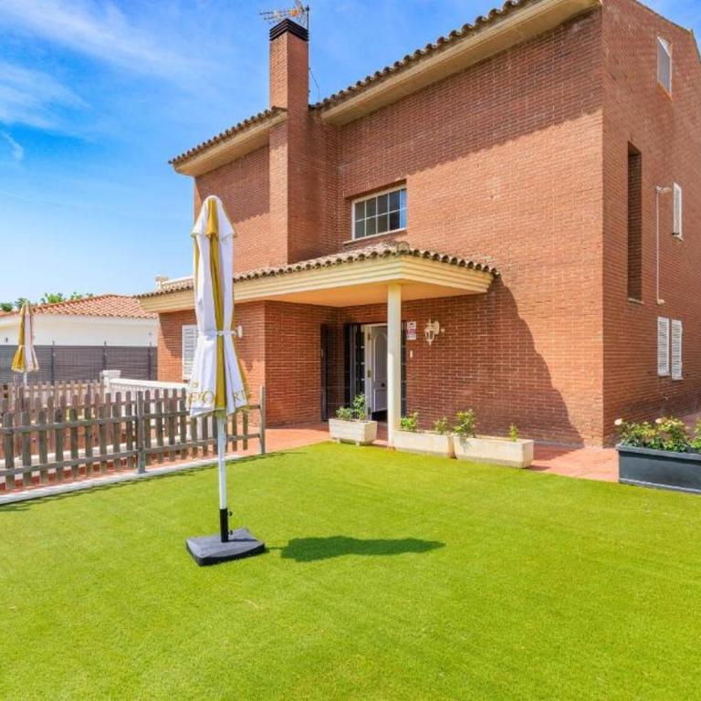 Golden Villa - Vacation Home - 1