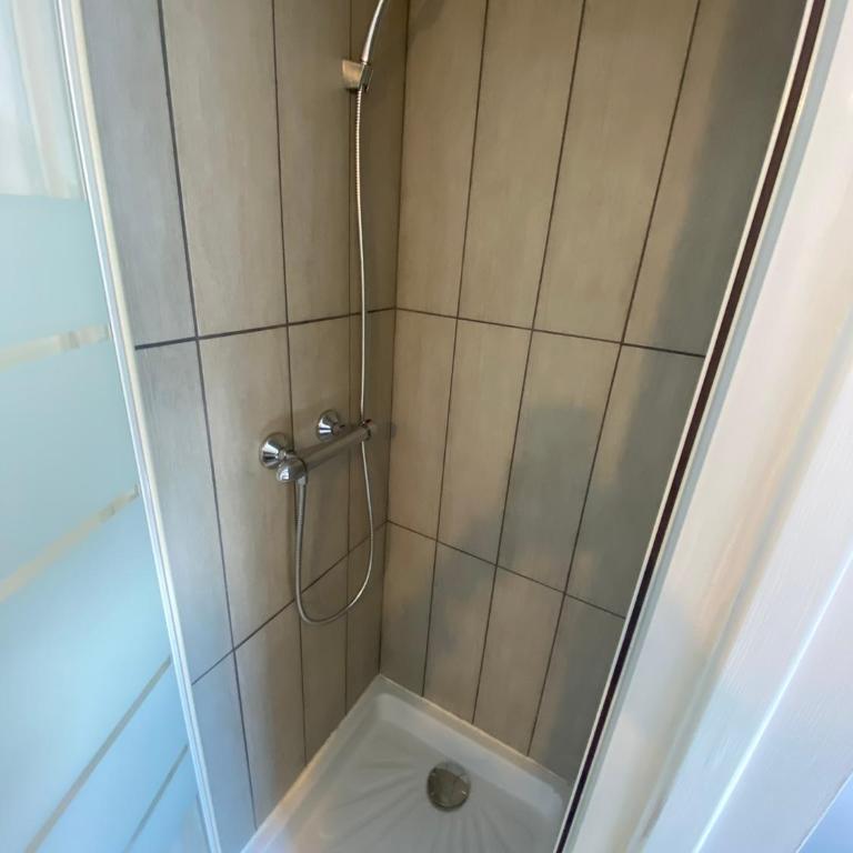 Duplex quartier calme et parking gratuit - Maison 1 Chambre - 8