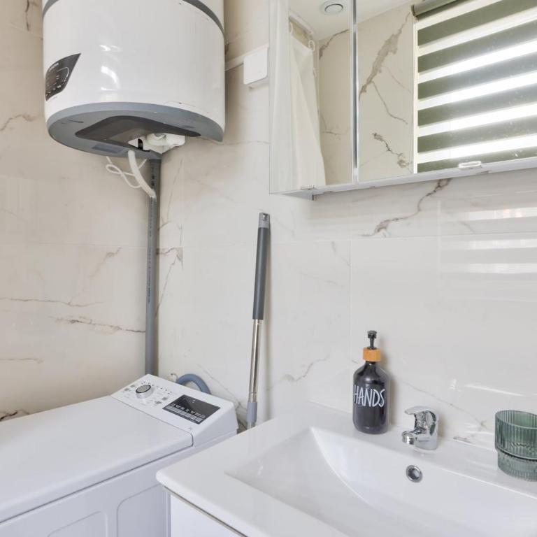 Studio cosy à 1min à pied du métro Porte des Lilas - Estudio con balcón - 12