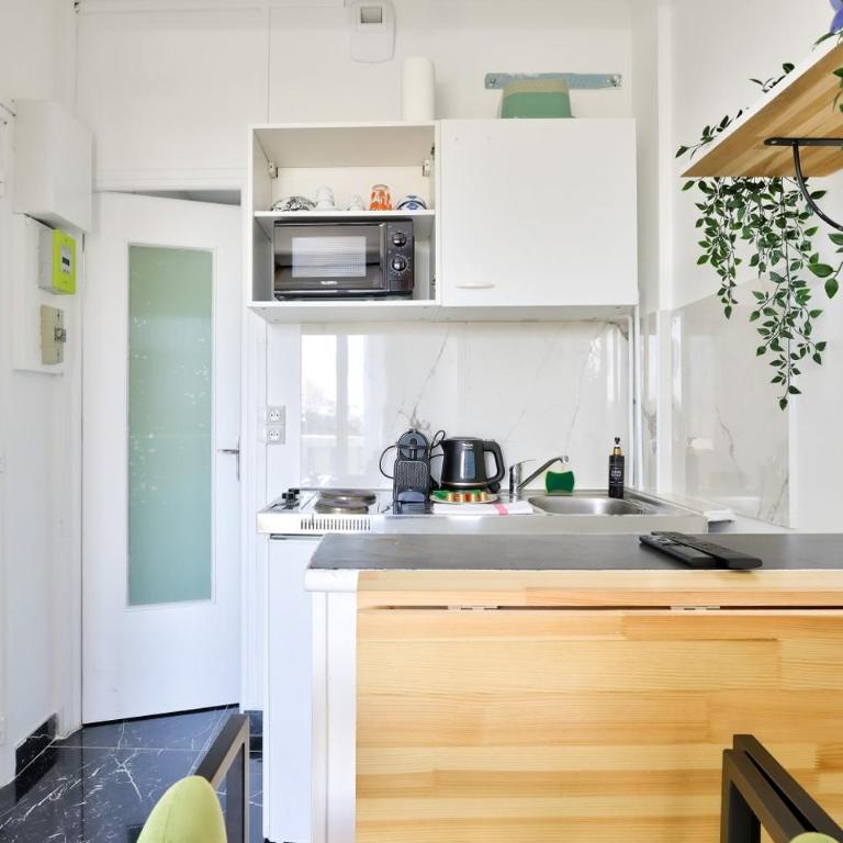 Studio cosy à 1min à pied du métro Porte des Lilas - Estudio con balcón - 6