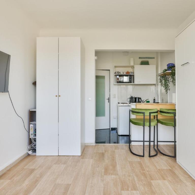 Studio cosy à 1min à pied du métro Porte des Lilas - Estudio con balcón - 4