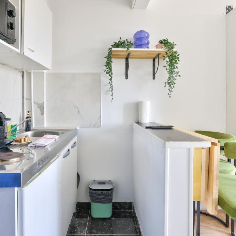 Studio cosy à 1min à pied du métro Porte des Lilas - Estudio con balcón - 19