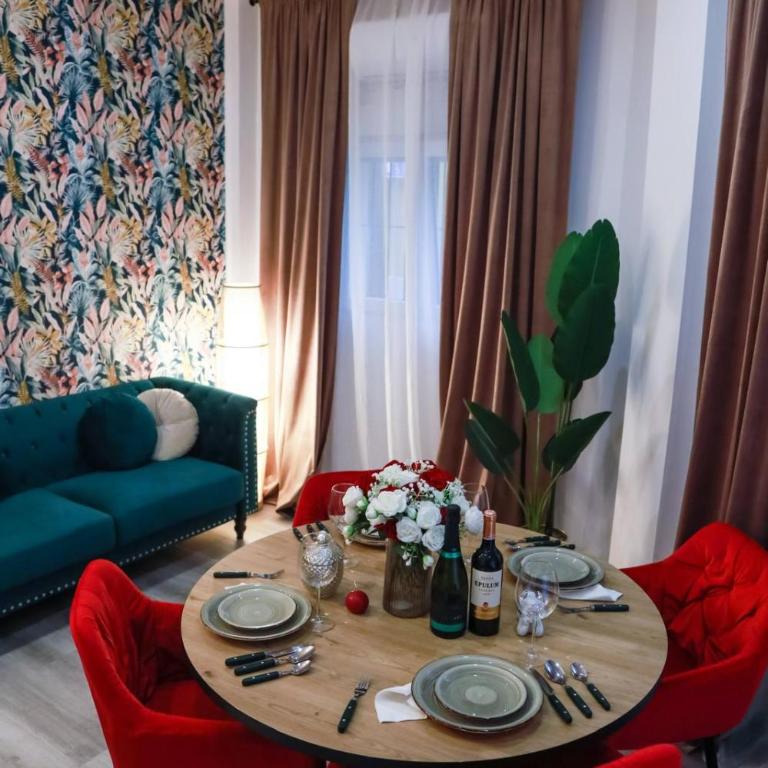ART DECO BOUTIQUE Julia - Two-Bedroom Deluxe Apartment - 8