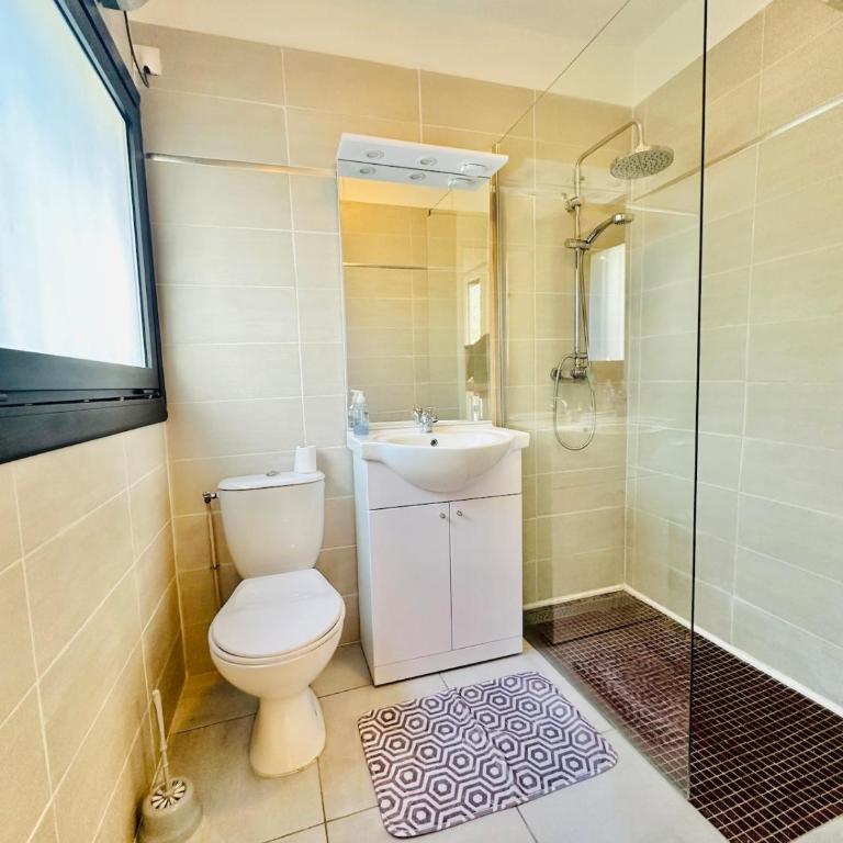 LE VERT accommodation for 3 guests near train station - Two-Bedroom Apartment - 5